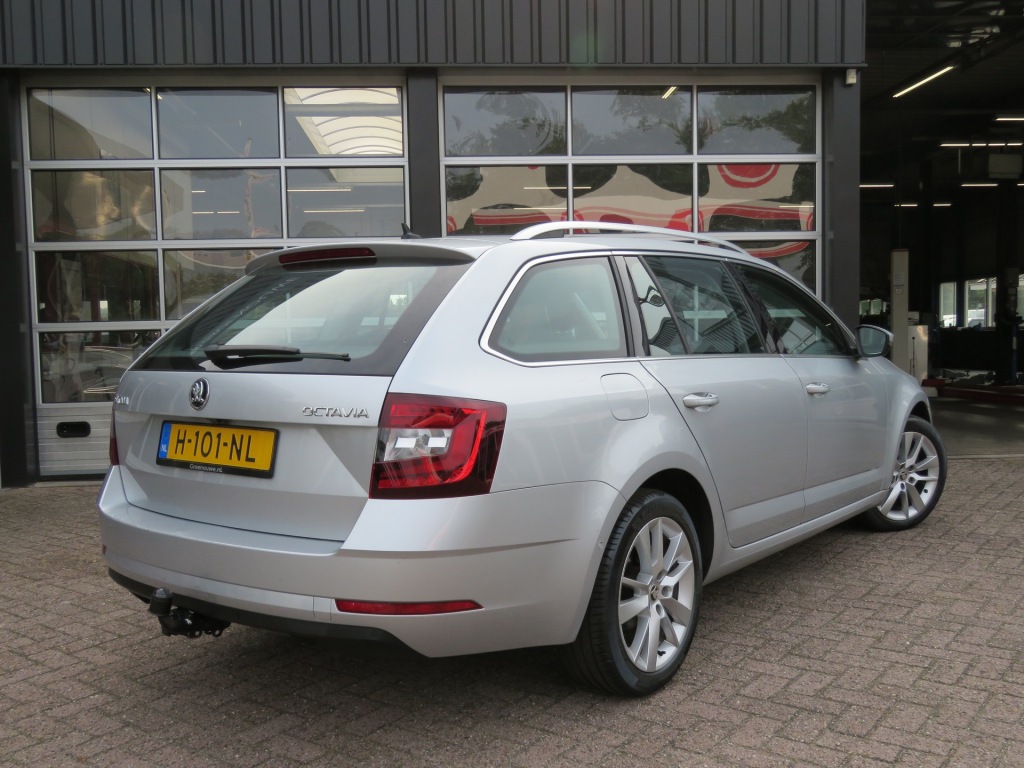 SKODA-OCTAVIA-Combi 1.0 115pk TSI Greentech Business Edition Plus / Led / Came
