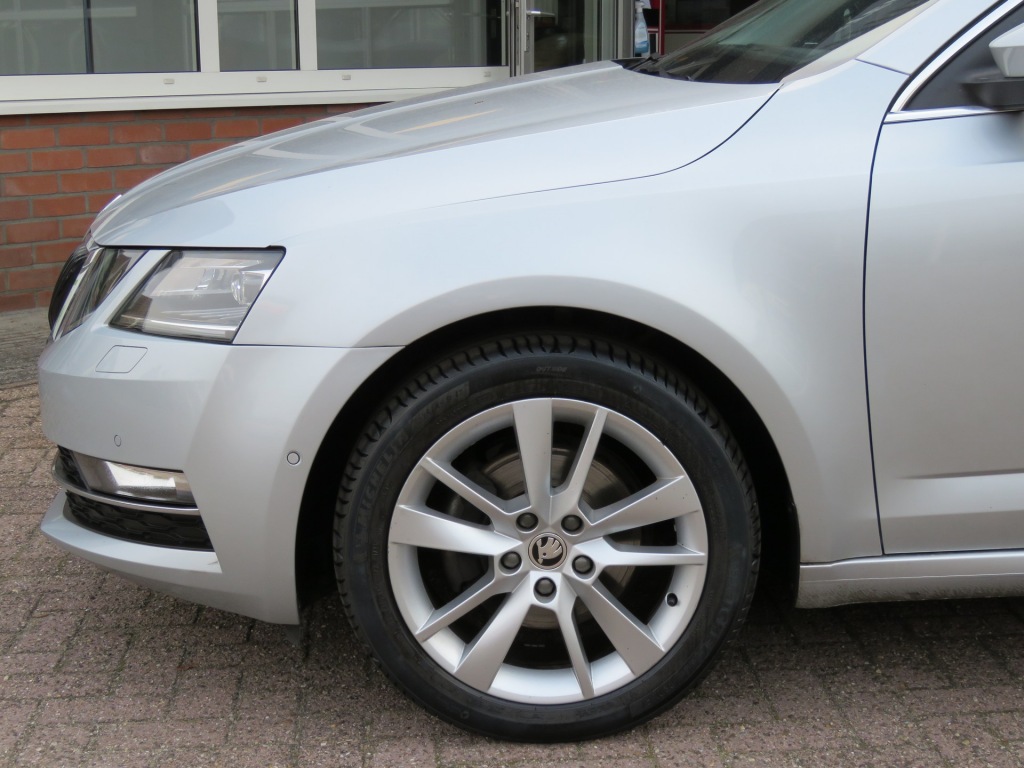 SKODA-OCTAVIA-Combi 1.0 115pk TSI Greentech Business Edition Plus / Led / Came