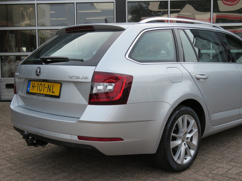 SKODA-OCTAVIA-Combi 1.0 115pk TSI Greentech Business Edition Plus / Led / Came
