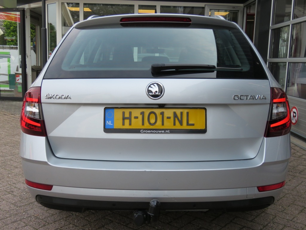 SKODA-OCTAVIA-Combi 1.0 115pk TSI Greentech Business Edition Plus / Led / Came