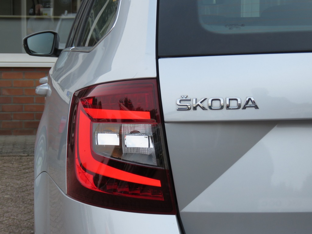 SKODA-OCTAVIA-Combi 1.0 115pk TSI Greentech Business Edition Plus / Led / Came
