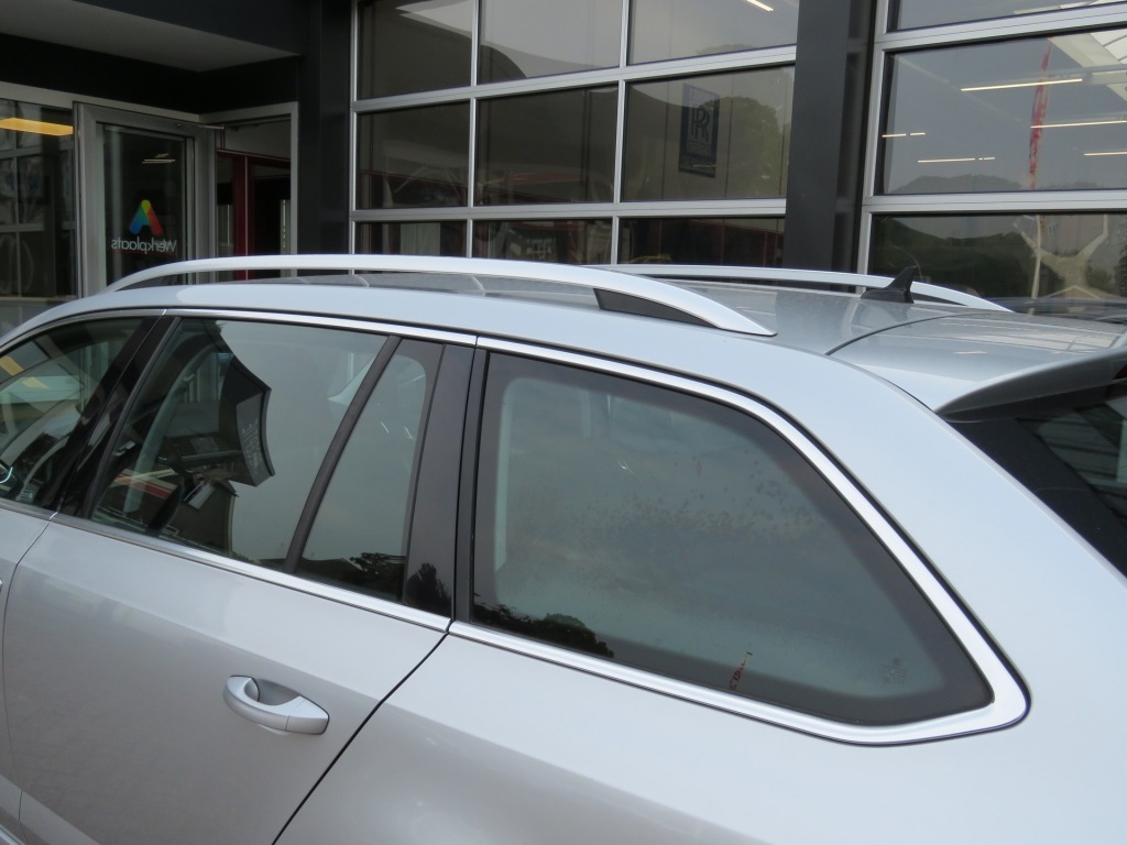 SKODA-OCTAVIA-Combi 1.0 115pk TSI Greentech Business Edition Plus / Led / Came
