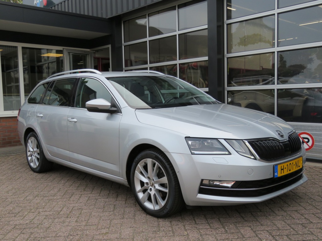 SKODA-OCTAVIA-Combi 1.0 115pk TSI Greentech Business Edition Plus / Led / Came