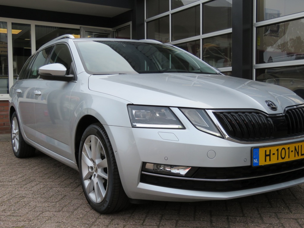 SKODA-OCTAVIA-Combi 1.0 115pk TSI Greentech Business Edition Plus / Led / Came