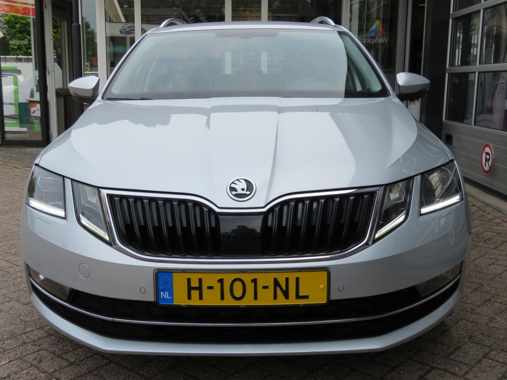 SKODA-OCTAVIA-Combi 1.0 115pk TSI Greentech Business Edition Plus / Led / Came