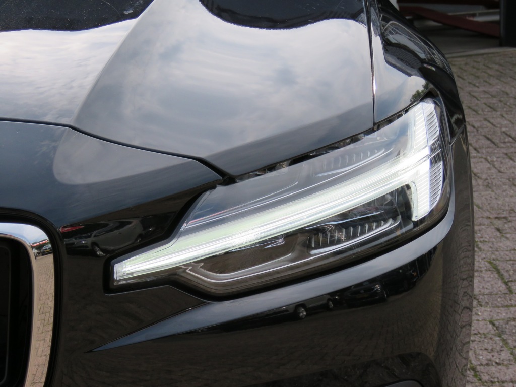 VOLVO-V60-2.0 B3 163pk Aut. Core / Camera / Stoel-stuurverw. / Elec.klep /