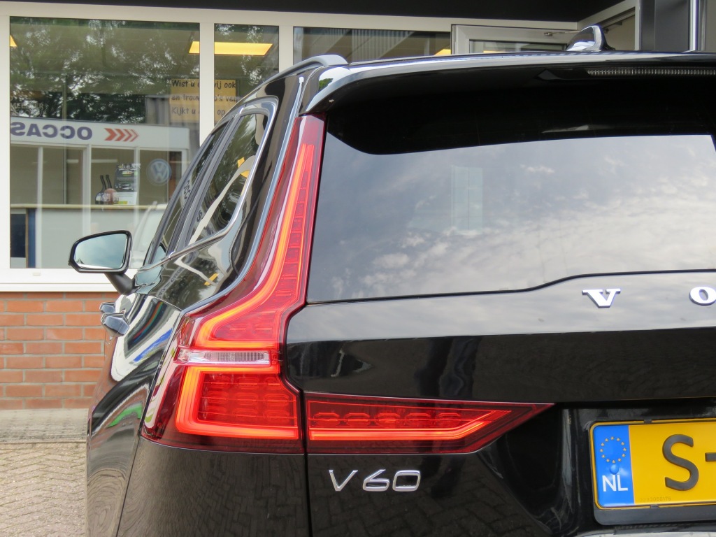 VOLVO-V60-2.0 B3 163pk Aut. Core / Camera / Stoel-stuurverw. / Elec.klep /