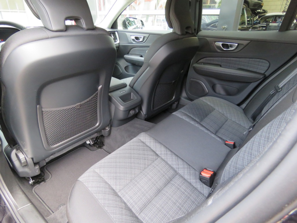 VOLVO-V60-2.0 B3 163pk Aut. Core / Camera / Stoel-stuurverw. / Elec.klep /