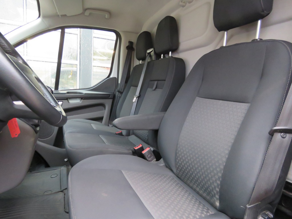 FORD-TRANSIT CUSTOM-280 2.0 TDCI L1H1 Trend / Camera / Inrichting / Trekhaak
