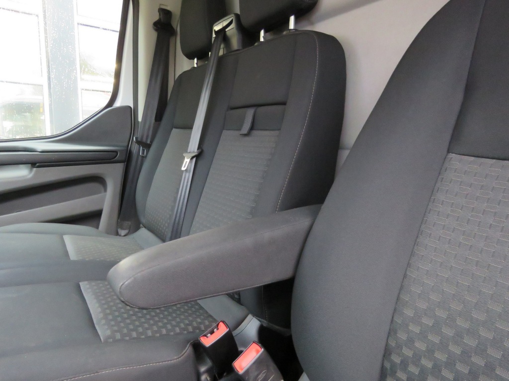 FORD-TRANSIT CUSTOM-280 2.0 TDCI L1H1 Trend / Camera / Inrichting / Trekhaak