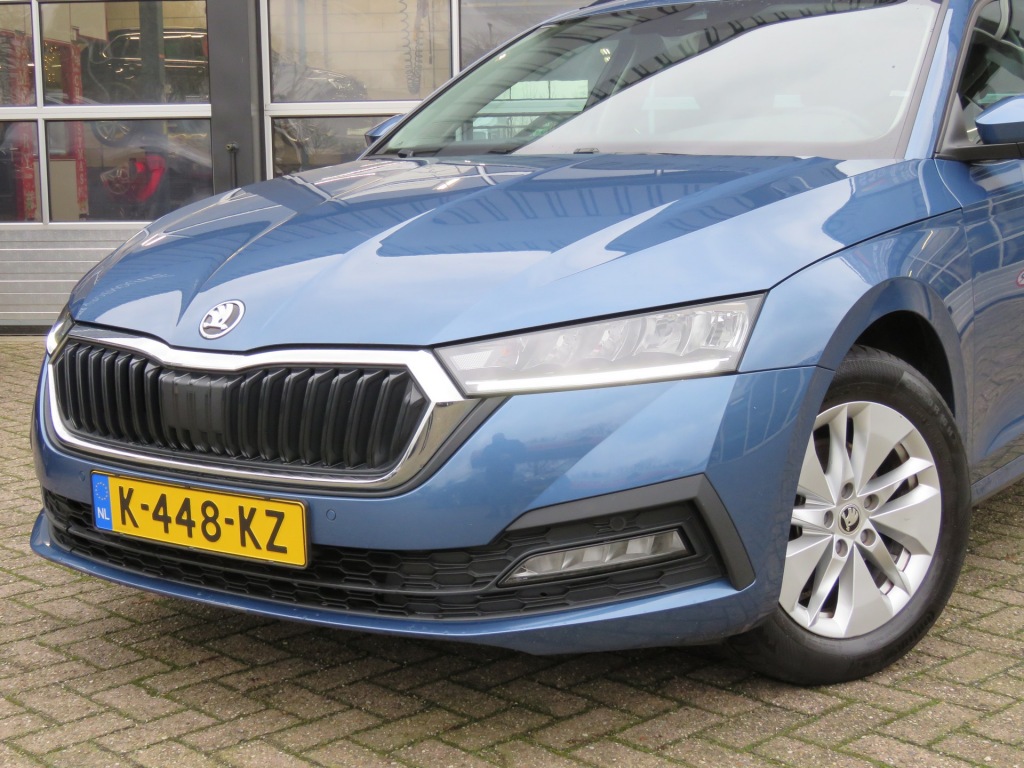 SKODA-OCTAVIA-Combi 1.0 TSI 110PK Business Edition / Elec.klep / Navi / Trekha