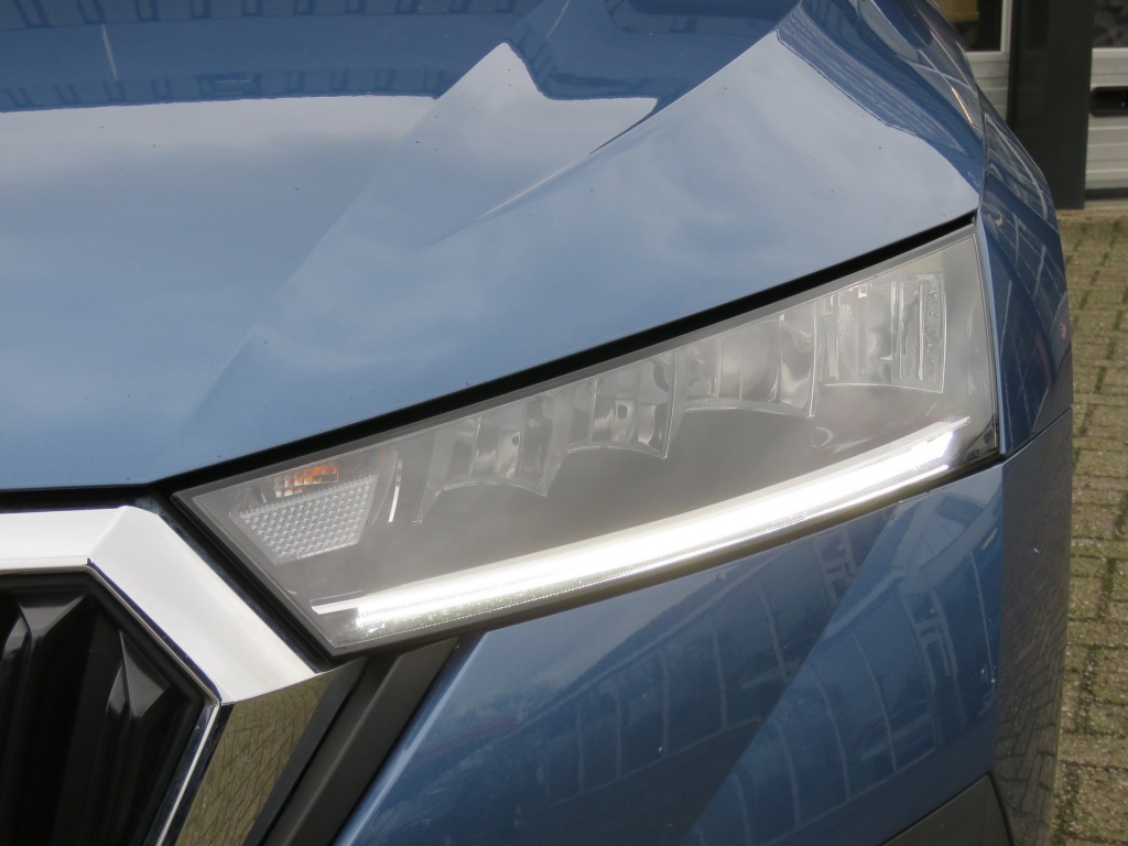 SKODA-OCTAVIA-Combi 1.0 TSI 110PK Business Edition / Elec.klep / Navi / Trekha