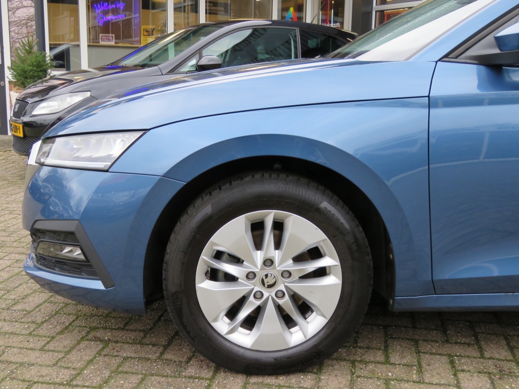 SKODA-OCTAVIA-Combi 1.0 TSI 110PK Business Edition / Elec.klep / Navi / Trekha
