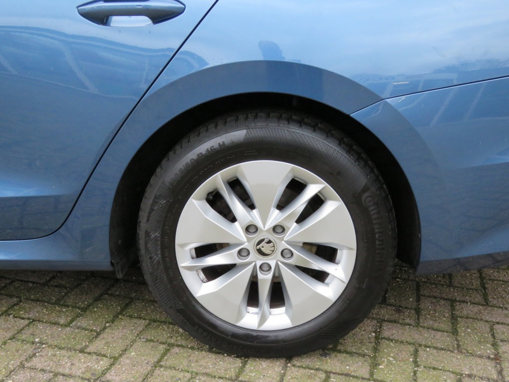 SKODA-OCTAVIA-Combi 1.0 TSI 110PK Business Edition / Elec.klep / Navi / Trekha