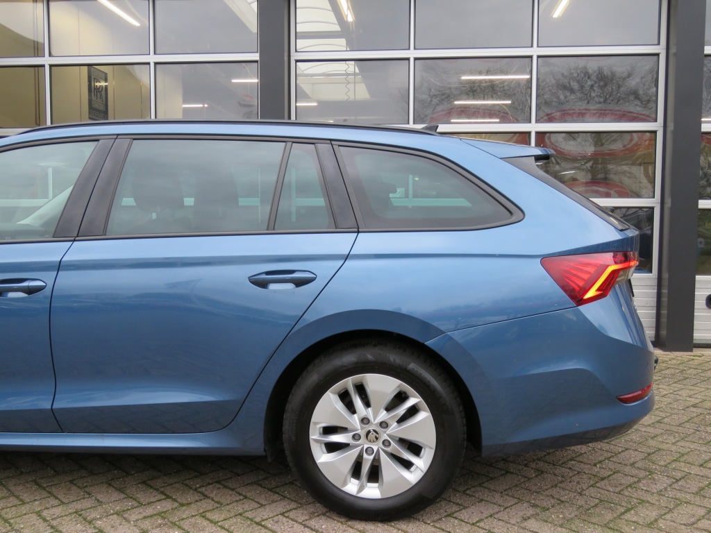 SKODA-OCTAVIA-Combi 1.0 TSI 110PK Business Edition / Elec.klep / Navi / Trekha