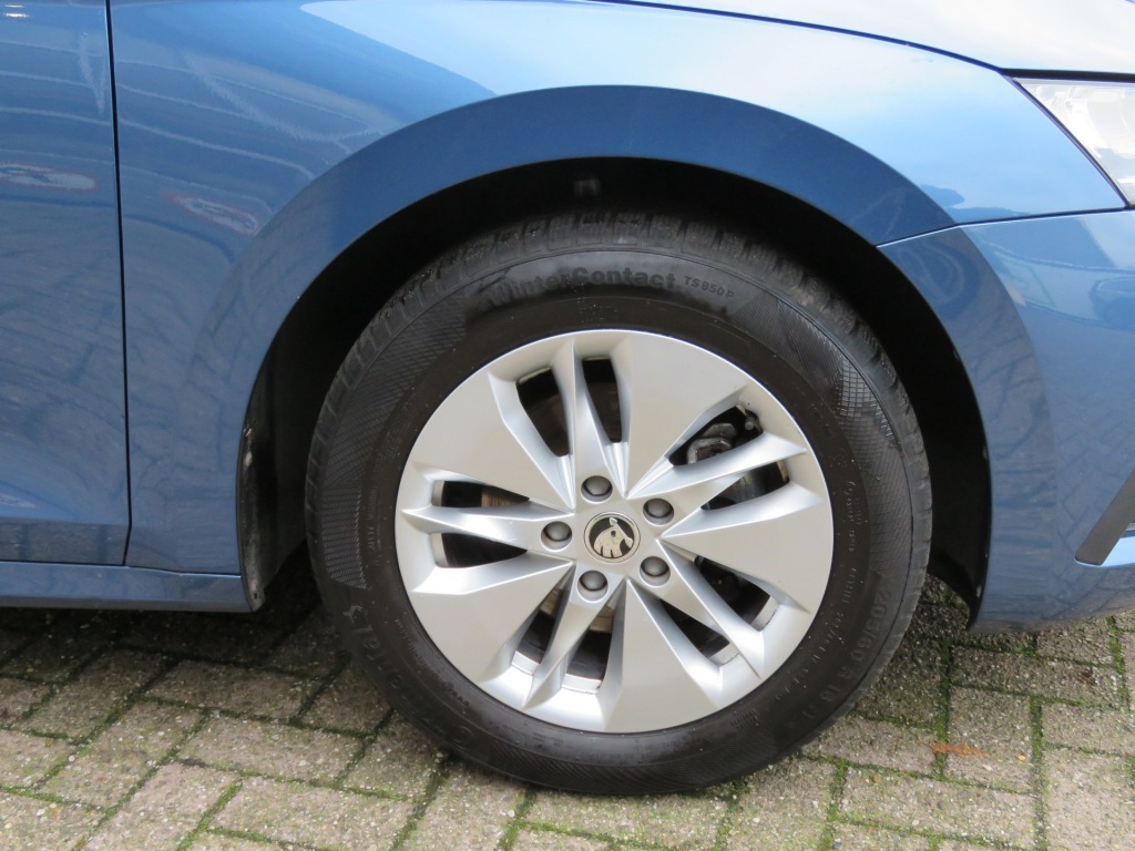 SKODA-OCTAVIA-Combi 1.0 TSI 110PK Business Edition / Elec.klep / Navi / Trekha
