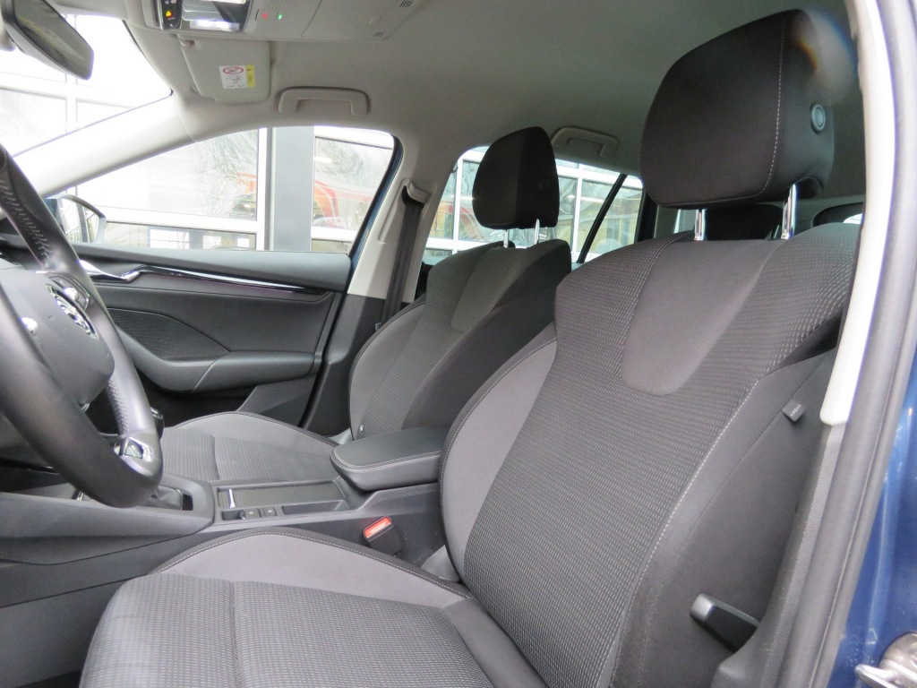 SKODA-OCTAVIA-Combi 1.0 TSI 110PK Business Edition / Elec.klep / Navi / Trekha