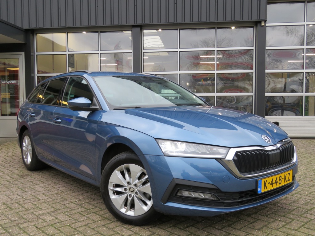 SKODA-OCTAVIA-Combi 1.0 TSI 110PK Business Edition / Elec.klep / Navi / Trekha