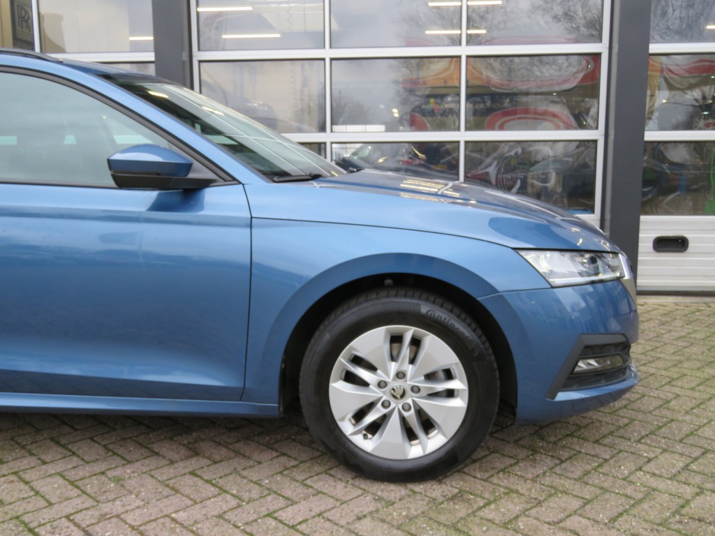 SKODA-OCTAVIA-Combi 1.0 TSI 110PK Business Edition / Elec.klep / Navi / Trekha