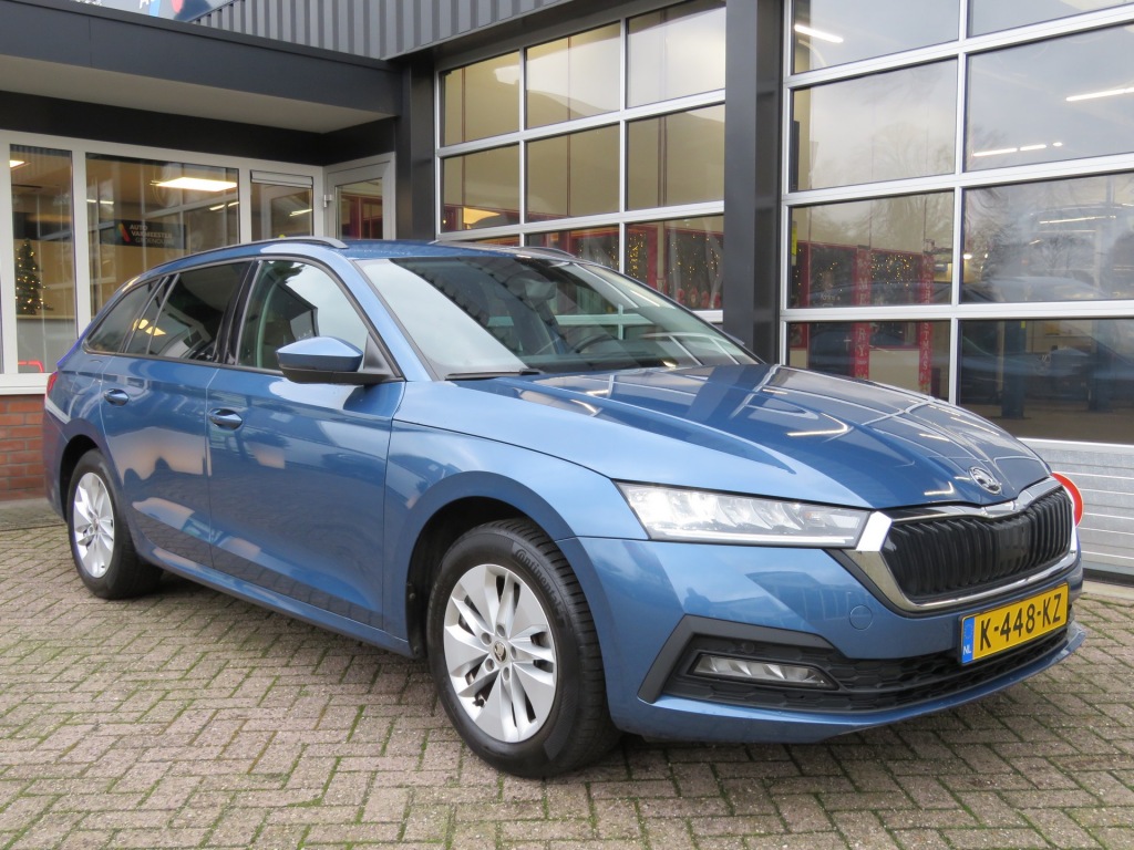 SKODA-OCTAVIA-Combi 1.0 TSI 110PK Business Edition / Elec.klep / Navi / Trekha