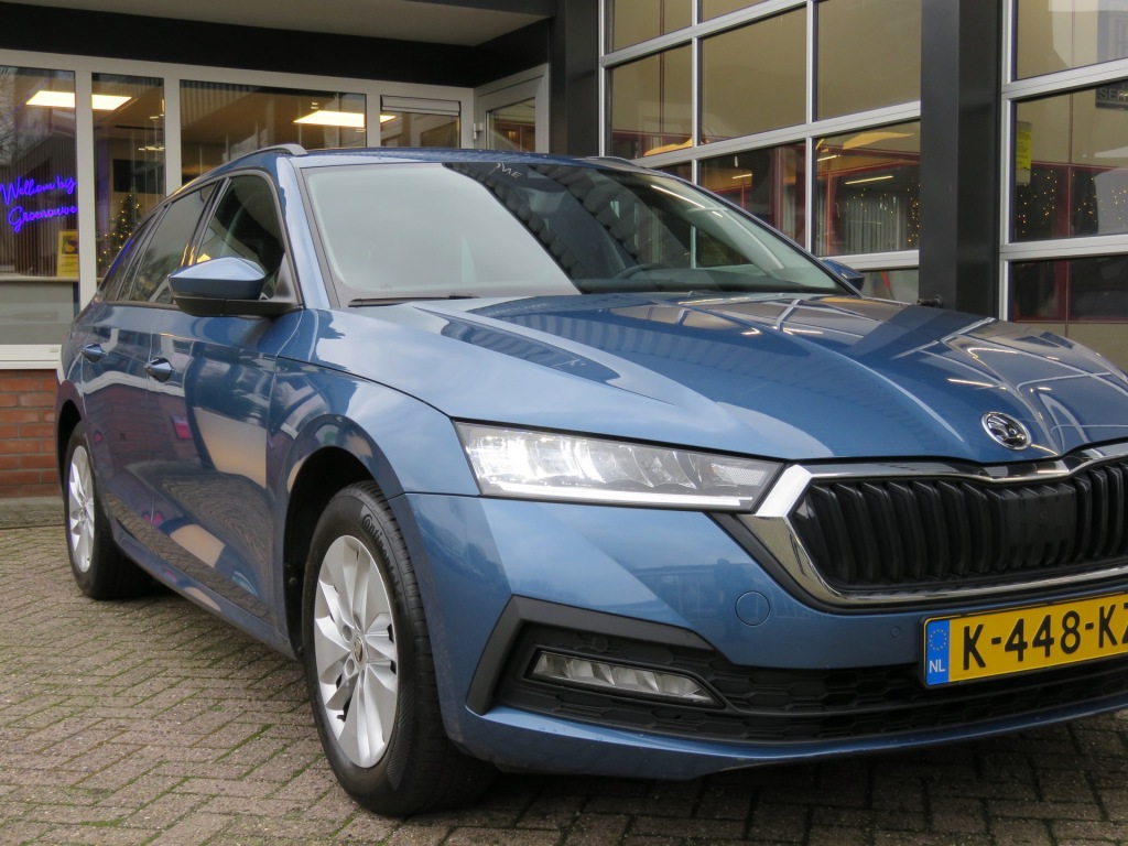 SKODA-OCTAVIA-Combi 1.0 TSI 110PK Business Edition / Elec.klep / Navi / Trekha