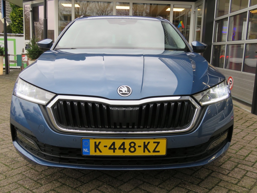 SKODA-OCTAVIA-Combi 1.0 TSI 110PK Business Edition / Elec.klep / Navi / Trekha