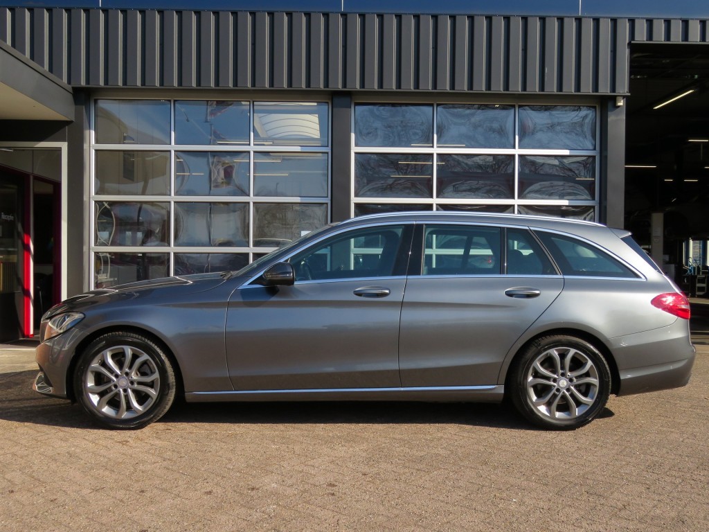 MERCEDES-BENZ-C-KLASSE-C180 156pk Aut. PRESTIGE / Camera / Leder-stof / Trekhaak / Veel