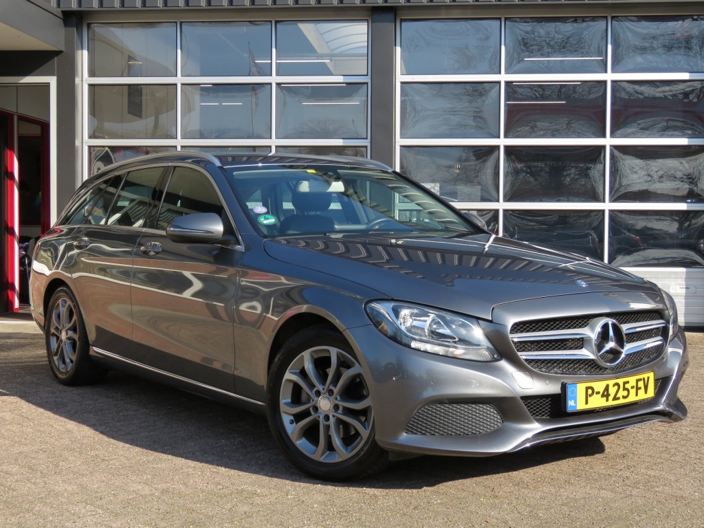 MERCEDES-BENZ-C-KLASSE-C180 156pk Aut. PRESTIGE / Camera / Leder-stof / Trekhaak / Veel