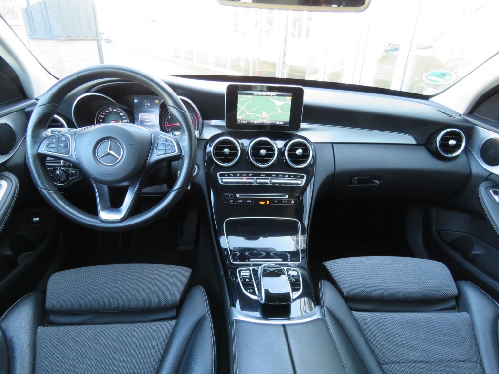 MERCEDES-BENZ-C-KLASSE-C180 156pk Aut. PRESTIGE / Camera / Leder-stof / Trekhaak / Veel