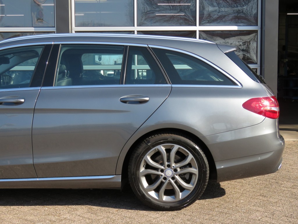 MERCEDES-BENZ-C-KLASSE-C180 156pk Aut. PRESTIGE / Camera / Leder-stof / Trekhaak / Veel