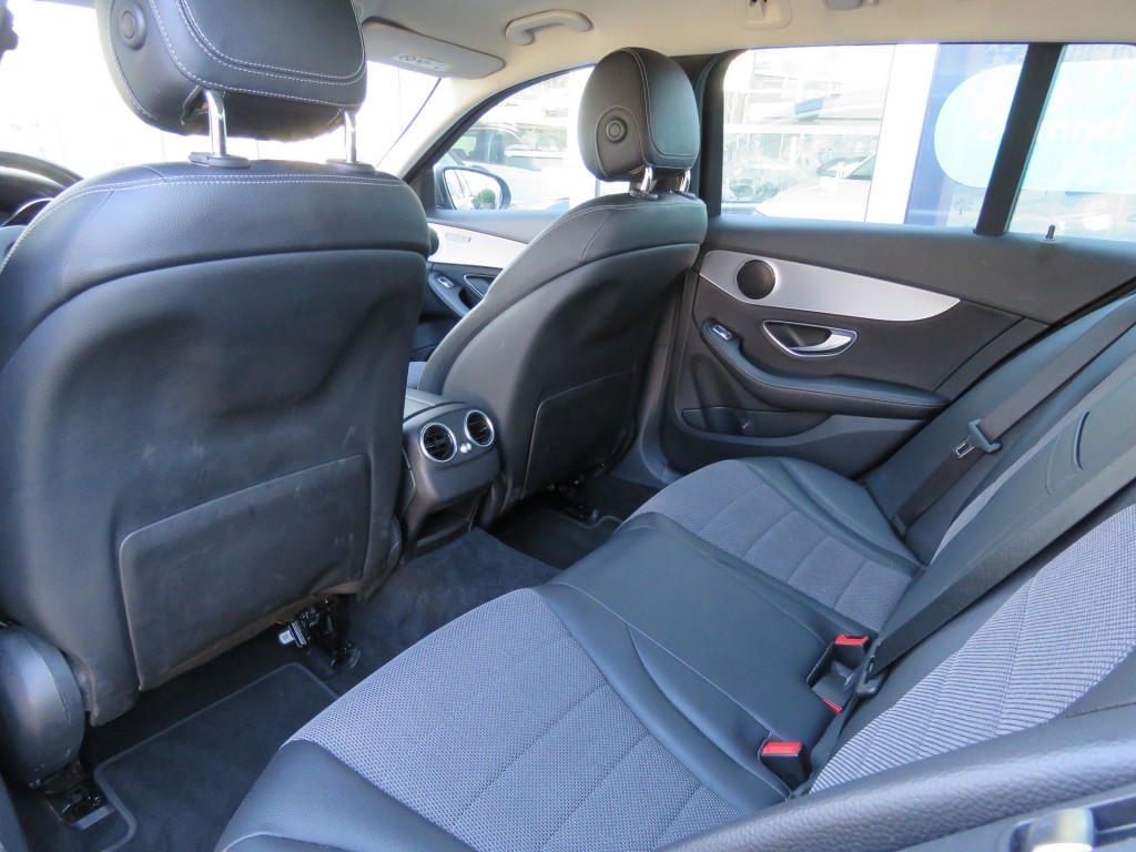 MERCEDES-BENZ-C-KLASSE-C180 156pk Aut. PRESTIGE / Camera / Leder-stof / Trekhaak / Veel
