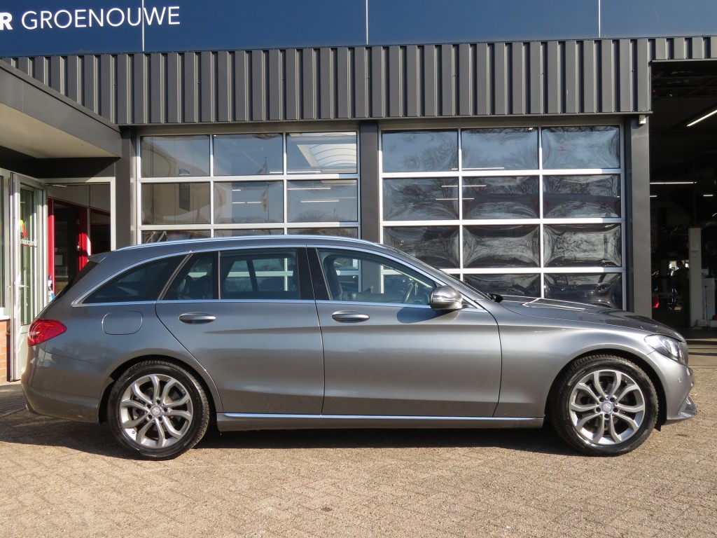 MERCEDES-BENZ-C-KLASSE-C180 156pk Aut. PRESTIGE / Camera / Leder-stof / Trekhaak / Veel