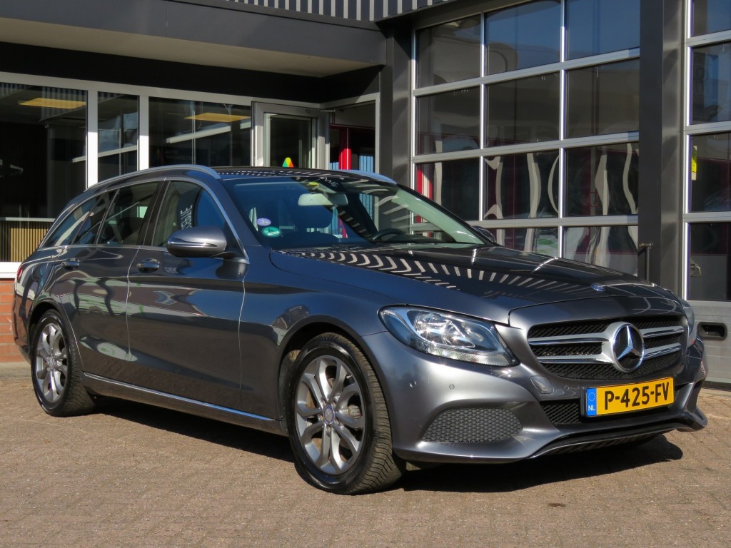 MERCEDES-BENZ-C-KLASSE-C180 156pk Aut. PRESTIGE / Camera / Leder-stof / Trekhaak / Veel