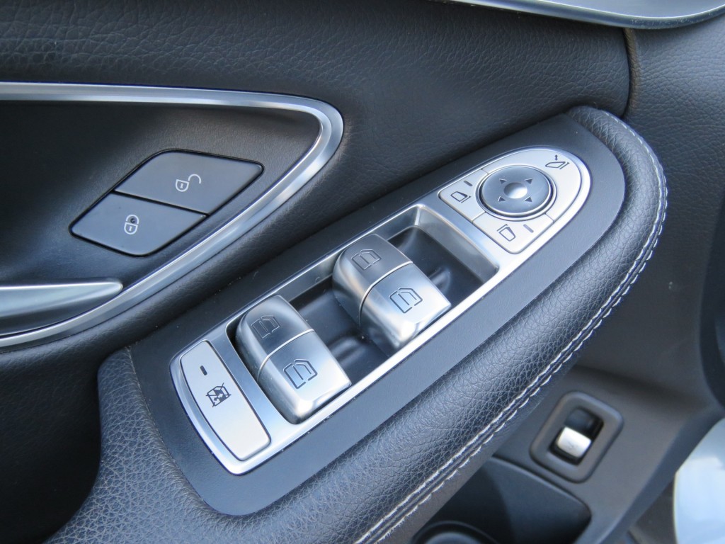 MERCEDES-BENZ-C-KLASSE-C180 156pk Aut. PRESTIGE / Camera / Leder-stof / Trekhaak / Veel
