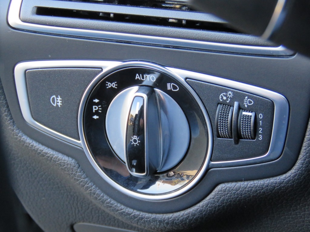 MERCEDES-BENZ-C-KLASSE-C180 156pk Aut. PRESTIGE / Camera / Leder-stof / Trekhaak / Veel