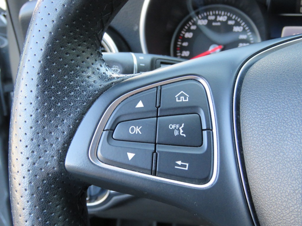 MERCEDES-BENZ-C-KLASSE-C180 156pk Aut. PRESTIGE / Camera / Leder-stof / Trekhaak / Veel