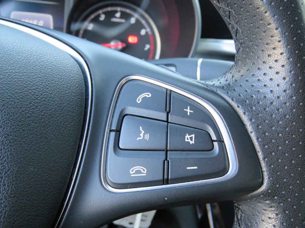 MERCEDES-BENZ-C-KLASSE-C180 156pk Aut. PRESTIGE / Camera / Leder-stof / Trekhaak / Veel