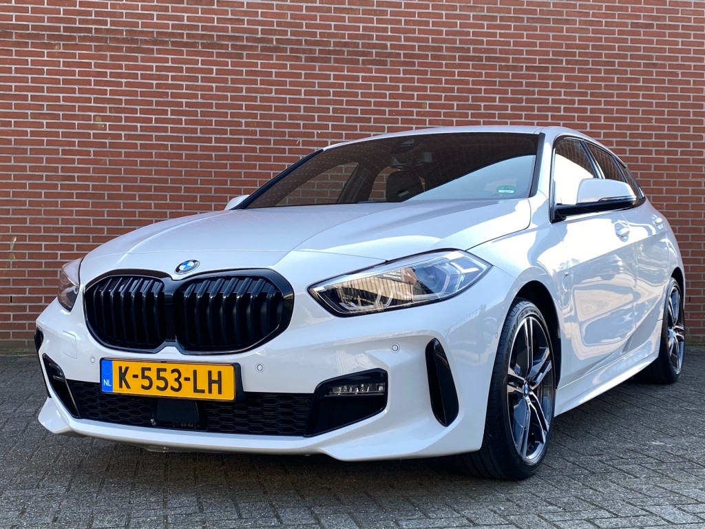 BMW-1-SERIE-118I EXECUTIVE ED. M-SPORTPAKKET NAV CRUISE CARPLAY CAMERA AMBIA
