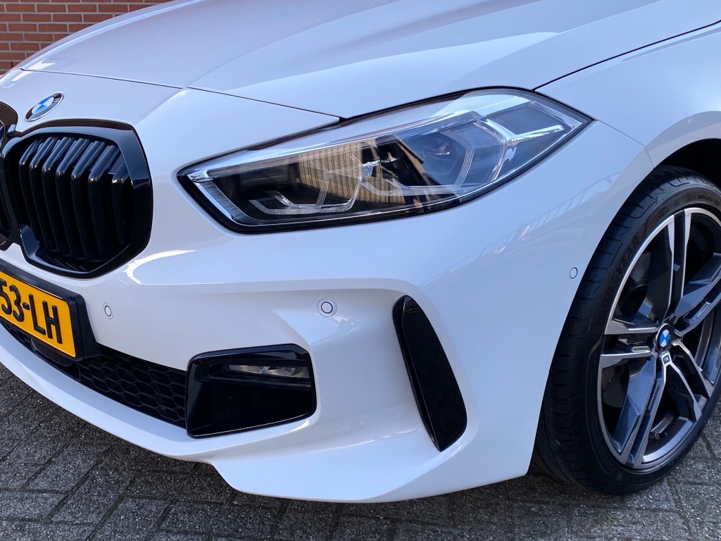 BMW-1-SERIE-118I EXECUTIVE ED. M-SPORTPAKKET NAV CRUISE CARPLAY CAMERA AMBIA