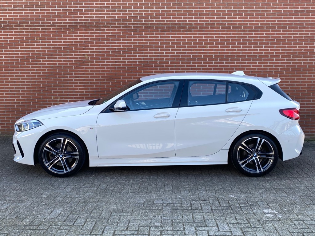 BMW-1-SERIE-118I EXECUTIVE ED. M-SPORTPAKKET NAV CRUISE CARPLAY CAMERA AMBIA