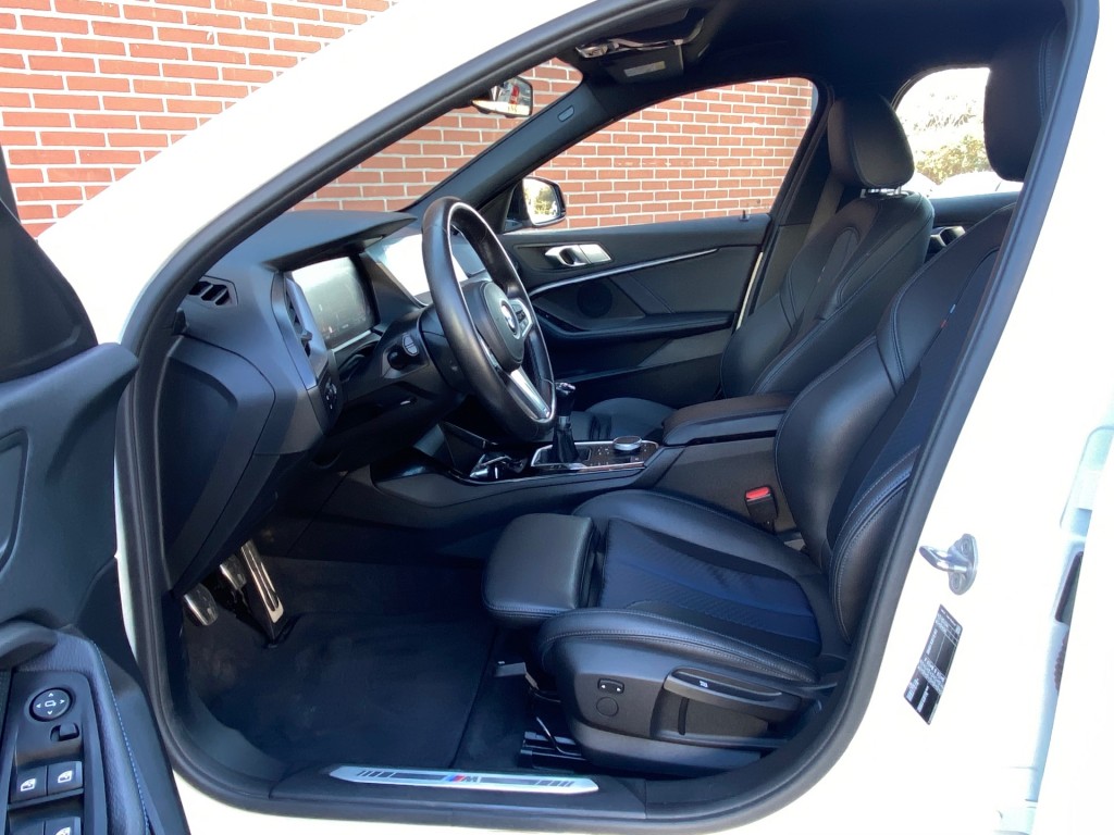 BMW-1-SERIE-118I EXECUTIVE ED. M-SPORTPAKKET NAV CRUISE CARPLAY CAMERA AMBIA