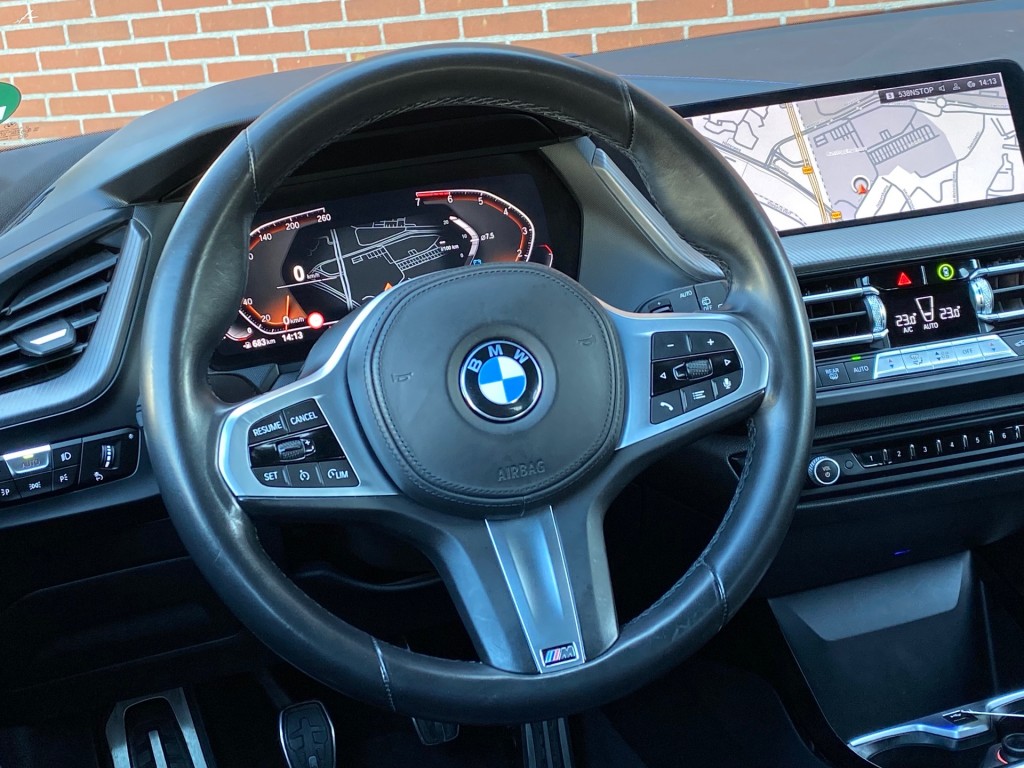 BMW-1-SERIE-118I EXECUTIVE ED. M-SPORTPAKKET NAV CRUISE CARPLAY CAMERA AMBIA