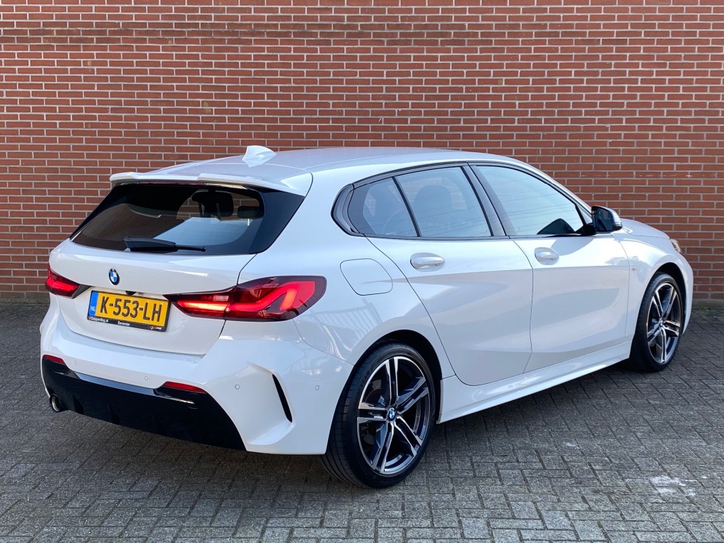 BMW-1-SERIE-118I EXECUTIVE ED. M-SPORTPAKKET NAV CRUISE CARPLAY CAMERA AMBIA