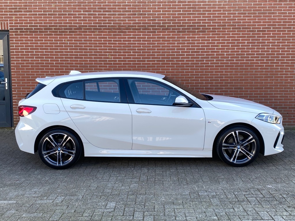 BMW-1-SERIE-118I EXECUTIVE ED. M-SPORTPAKKET NAV CRUISE CARPLAY CAMERA AMBIA