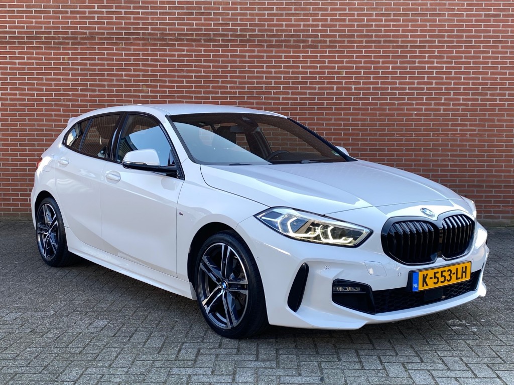 BMW-1-SERIE-118I EXECUTIVE ED. M-SPORTPAKKET NAV CRUISE CARPLAY CAMERA AMBIA