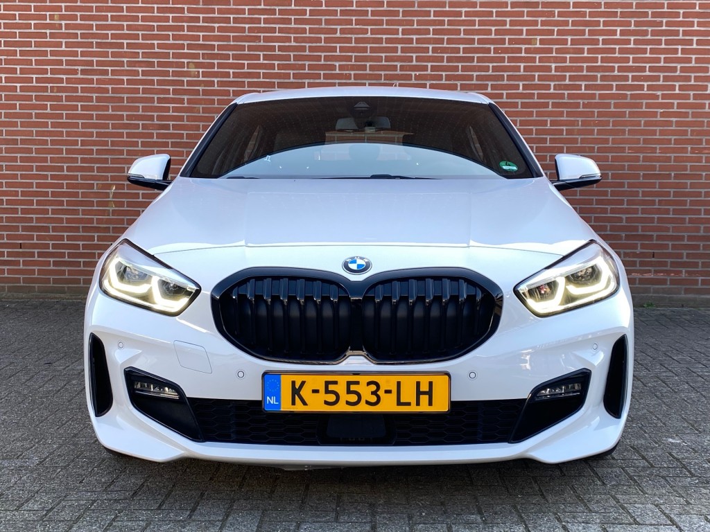 BMW-1-SERIE-118I EXECUTIVE ED. M-SPORTPAKKET NAV CRUISE CARPLAY CAMERA AMBIA