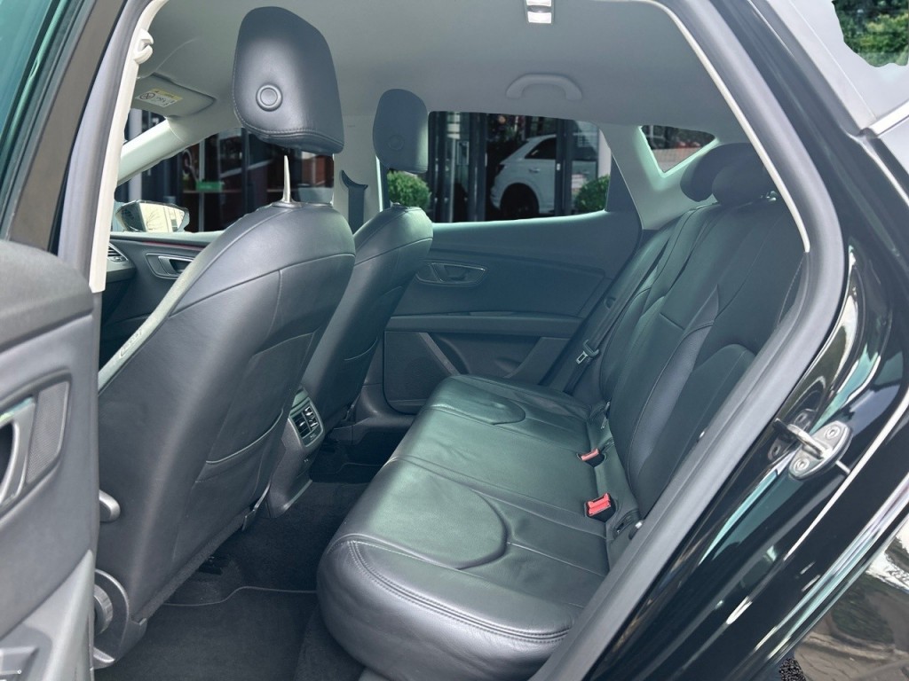SEAT-LEON-1.5 TSI DSG XCELLENCE LEDEREN/CAMERA/TREKHAAK/NAVI/CARPLAY/