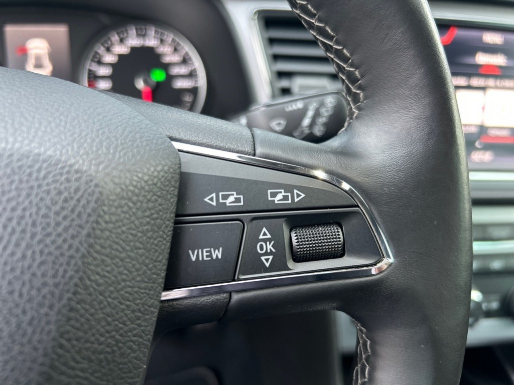 SEAT-LEON-1.5 TSI DSG XCELLENCE LEDEREN/CAMERA/TREKHAAK/NAVI/CARPLAY/