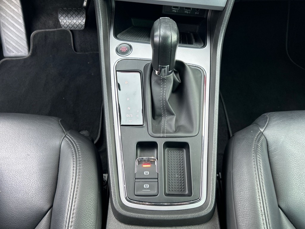 SEAT-LEON-1.5 TSI DSG XCELLENCE LEDEREN/CAMERA/TREKHAAK/NAVI/CARPLAY/