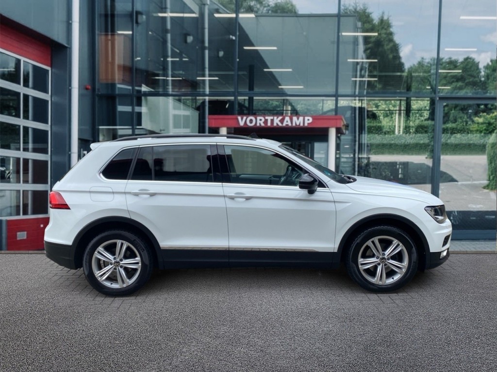 VOLKSWAGEN-TIGUAN-1.4 TSI DSG HIGHLINE PANO-DAK/NAVI/STOELVERW/ACC/PDC